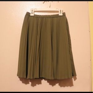 Banana Republic Olive Green Soft Pleated Skirt